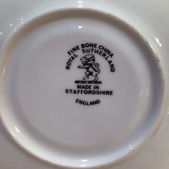 Royal Sutherland floral teacup & saucer bone China - Picture 3 of 5